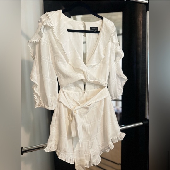 NEVER WORN - Enzo Romper
MAJORELLE
Color: Ivory
Size: S
MAJORELLE - Picture 1 of 12